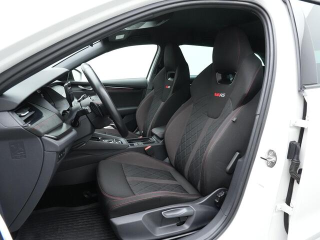 Skoda OCTAVIA Combi 1.4 TSI RS iV 245 pk PHEV | Matrix LED | Achteruitrijcamera | Stoelverwarming | Carplay | Side Assist | Keyless Entry