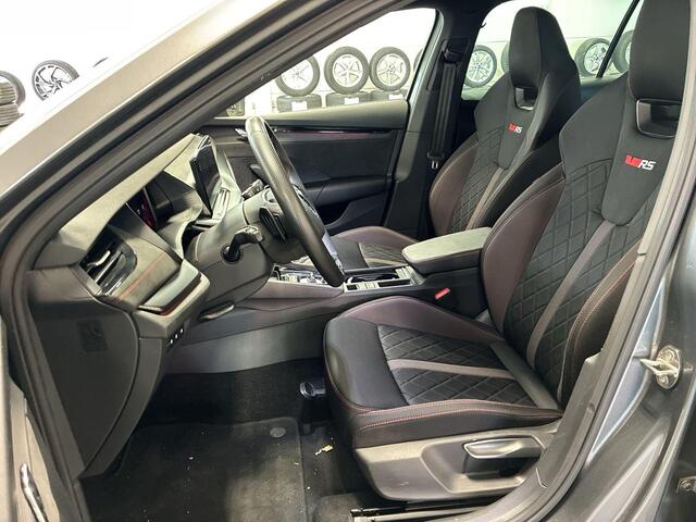 Skoda OCTAVIA 1.4 TSI 245pk DSG RS iV · Wegklapbare Trekhaak · Apple/Android Car Play · Navigatie · Cruise Control · Keyless · 18'' Inch ·