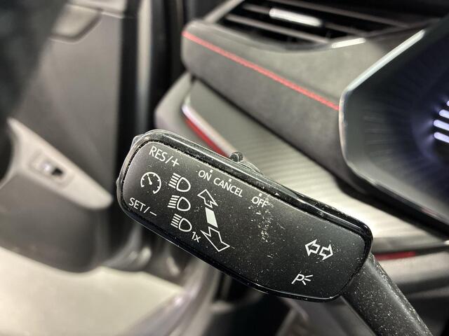 Skoda OCTAVIA 1.4 TSI 245pk DSG RS iV · Wegklapbare Trekhaak · Apple/Android Car Play · Navigatie · Cruise Control · Keyless · 18'' Inch ·