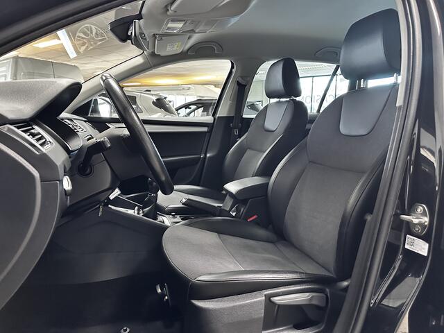 Skoda OCTAVIA Combi 1.0 TSI Greentech Business Edition/ Trekhaak/ Half-Leder/ 16'' LMV/ Extra getint glas/ Stoelverw./ Apple + Android/ Navi/ DAB+/ Clima/ Cruise/ Bluetooth/ Multi. Sportstuur/ Mistl./ PDC/ Chroom.
