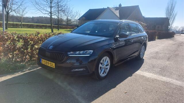 Skoda OCTAVIA Combi 1.0 e-TSI Sport Business CLIMA/NAVI/AUTOMAAT BJ 2023