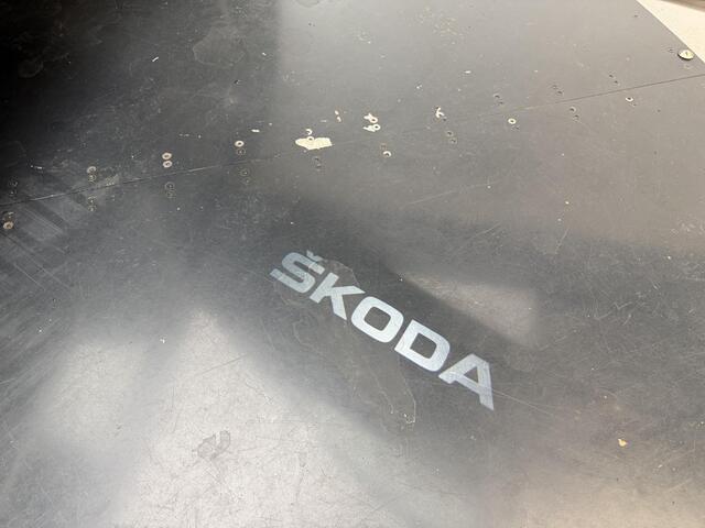 Skoda OCTAVIA Combi 1.0 TSI Sport Business | Park sens voor | Sportstoelen | Carplay | 1e eigenaar