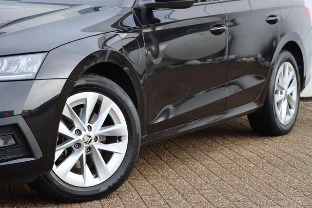 Skoda OCTAVIA Combi 1.4 TSI iV PHEV Business Edition 204pk DSG6 | Stoelverwarming | Stuurverwarming | Carplay | Clima