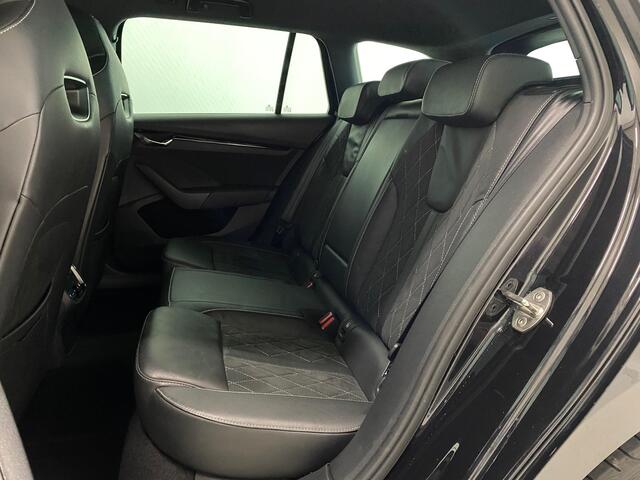 Skoda OCTAVIA Combi 1.4 TSI RS iV PHEV Business 19Inch Carbon Camera Lane-assist Kessy-Go ACC Matrix-LED kopl Verwarmd stuur