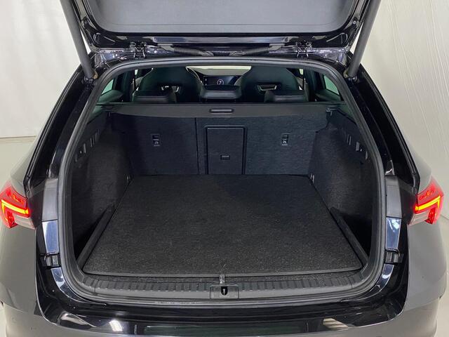 Skoda OCTAVIA Combi 1.4 TSI RS iV PHEV Business 19Inch Carbon Camera Lane-assist Kessy-Go ACC Matrix-LED kopl Verwarmd stuur