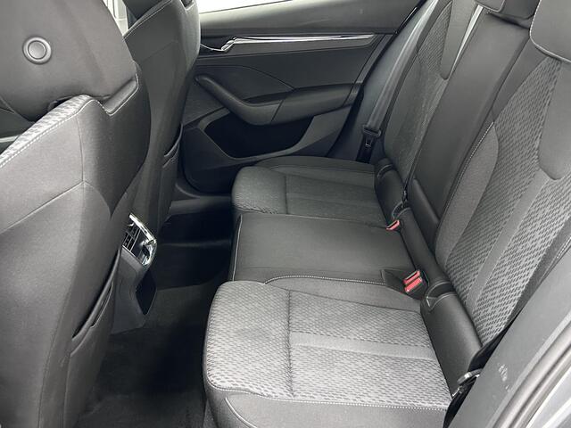 Skoda OCTAVIA Combi 1.5 e-TSI Business Edition Plus NAVIGATIE | PARKEERSENSOREN | VERWARMBARE VOORSTOELEN