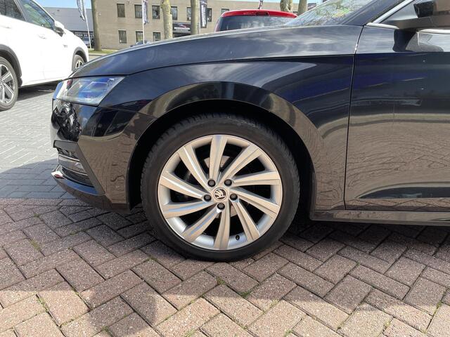 Skoda OCTAVIA Combi 1.5 TSI First Edition 150PK | Panoramadak | Dodehoekdetectie | Head-Up | Carplay/Android | Adaptieve Cruise Control | Elek. trekhaak