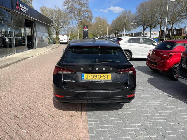 Skoda OCTAVIA Combi 1.5 TSI First Edition 150PK | Panoramadak | Dodehoekdetectie | Head-Up | Carplay/Android | Adaptieve Cruise Control | Elek. trekhaak