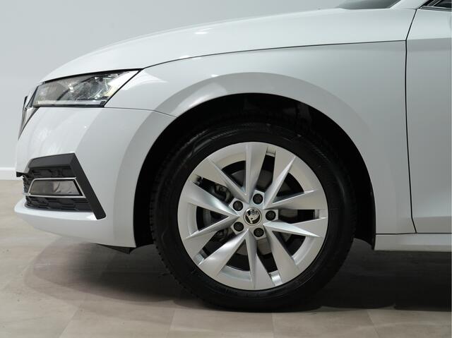 Skoda OCTAVIA Combi 1.0 e-TSI Business Edition Plus | Navigatie | Memory | LED | Camera | Stoelverw. 339