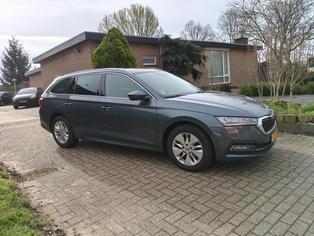 Skoda OCTAVIA COMBI 1.0 e-TSI Hybr BusEd. Navi, Dig.Displ,Camera