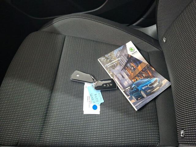 Skoda OCTAVIA 1.0 TSI El Trekh+aKlep 111PK Panodak Virtual Business Edition