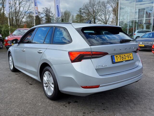 Skoda OCTAVIA Combi 1.0 TSI 110pk Ambition | Origineel NL | Navi | Apple Carplay+Android Auto | Clima | Cruise | Led Koplampen | Rijstrook+Licht+Regensensor | Pdc | 16''lm | Trekhaak