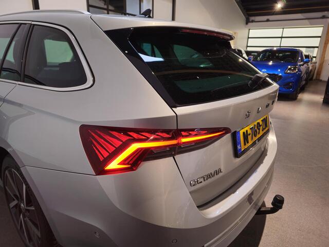 Skoda OCTAVIA Combi 1.4 TSI iV PHEV Business Edition Stoelverwarming voor en achter - Stuurverwarming - Apple Carplay/Android Auto - Dodehoekdetectie - Adaptive Cruise - Trekhaak - Virtual Cockpit -