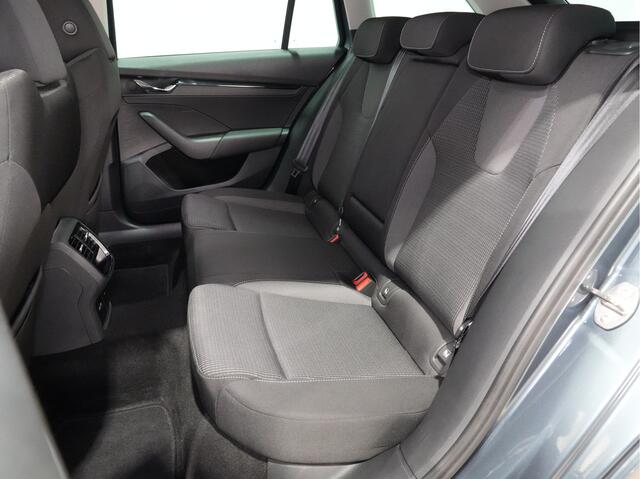 Skoda OCTAVIA Combi 1.0 TSI 110pk Business Edition Navigatie Camera PDC Privacy glass 20