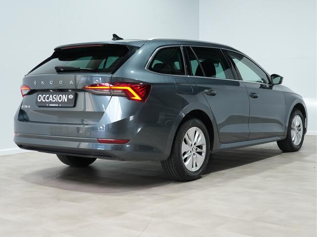 Skoda OCTAVIA Combi 1.0 TSI 110pk Business Edition Navigatie Camera PDC Privacy glass 20