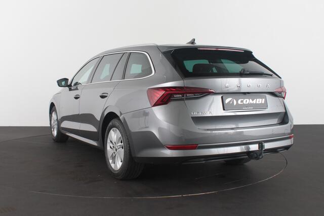 Skoda OCTAVIA Combi 1.0 TSI Ambition > Camera/Trekhaak/Sfeerverlichting/Stoelverwarming..