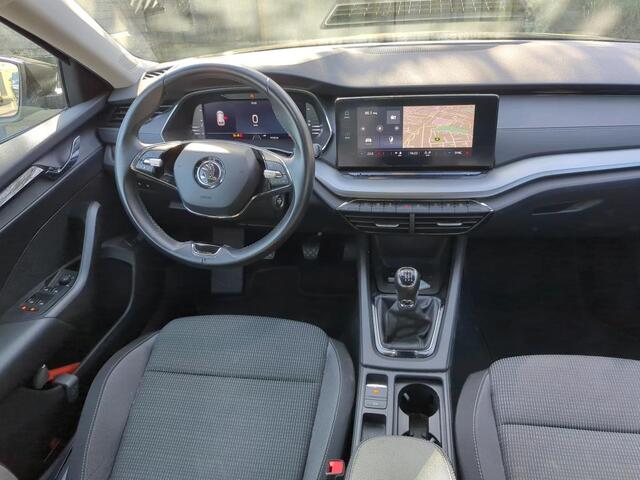 Skoda OCTAVIA Combi 1.0 TSI Business Edition / Navigatie / App connect / Elektrische achterklep / Parkeersensoren V+A /