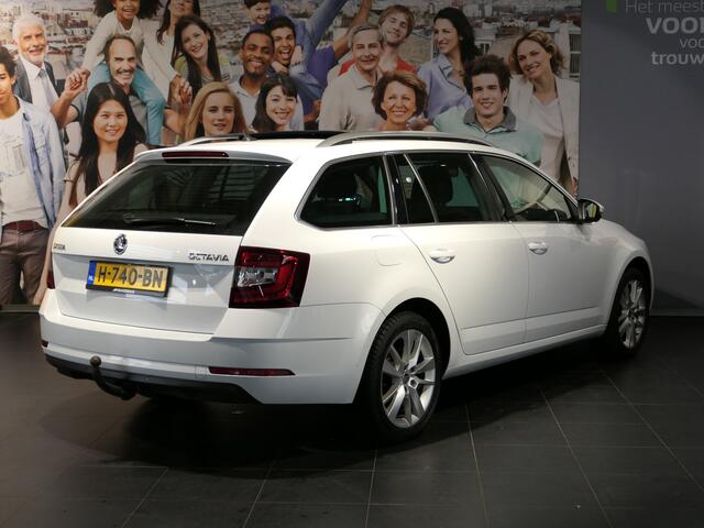 Skoda OCTAVIA Combi 1.5 TSI Greentech Ambition Business - Elektrisch glazen panorama-dak - Sensor v+a - 17" lmv - Afneembare trekhaak - Stoelverwarming