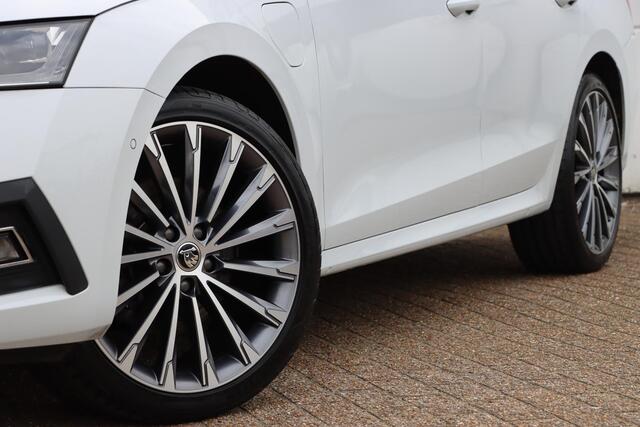 Skoda OCTAVIA Combi 1.4 eHybrid Style 204pk DSG6 | SOH 94% | Elektrische stoelen | Leder/Alcantara | HUD