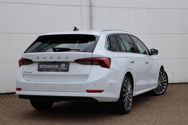 Skoda OCTAVIA Combi 1.4 eHybrid Style 204pk DSG6 | SOH 94% | Elektrische stoelen | Leder/Alcantara | HUD