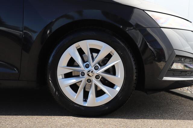 Skoda OCTAVIA Combi 1.0 e-TSI Sport Business 110PK Automaat Trekhaak RS Stoelen Navigatie Carplay Android