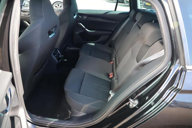 Skoda OCTAVIA Combi 1.0 e-TSI Sport Business 110PK Automaat Trekhaak RS Stoelen Navigatie Carplay Android