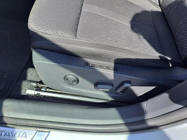 Skoda OCTAVIA Combi 1.4 TSI iV PHEV Business Edition Panoramadak, Trekhaak,