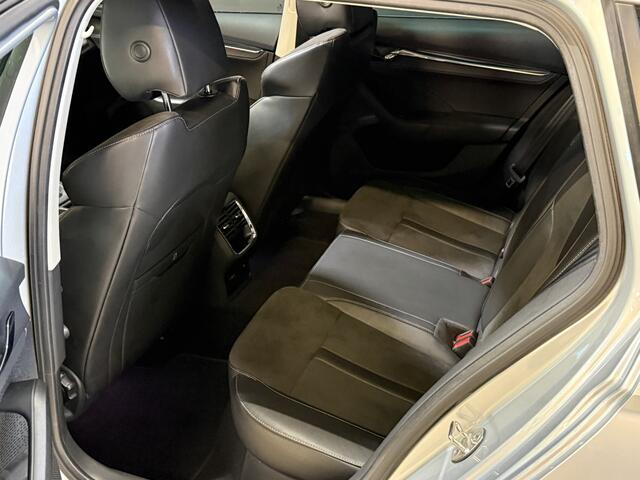 Skoda OCTAVIA Combi 1.5 TSI First Edition | Facelift | Crystal Light | Panoramadak | Trekhaak | Apple Carplay