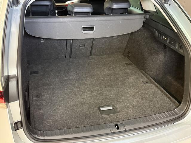 Skoda OCTAVIA Combi 1.5 TSI First Edition | Facelift | Crystal Light | Panoramadak | Trekhaak | Apple Carplay