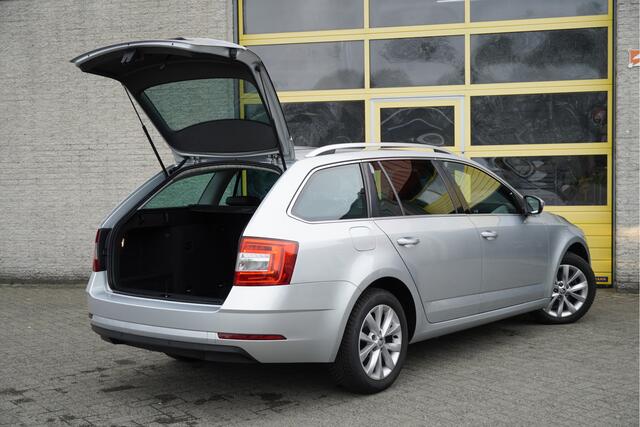 Skoda OCTAVIA Combi 1.0 TSI Ambition Business BJ2019 Lmv 16" | Led | Pdc | App-Connect | Navi | Climate control | Cruise control | Sportstuur | Verwarmde voorstoelen | Extra getint glas