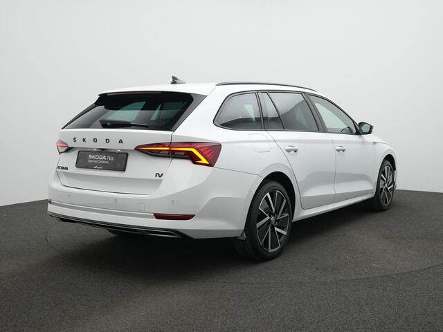 Skoda OCTAVIA Combi 1.4 TSI 204 pk iV PHEV Sportline | Head-up display | Achteruitrijcamera | Adaptive Cruise | Elektrische achterklep | Stuur-/stoelverwarming