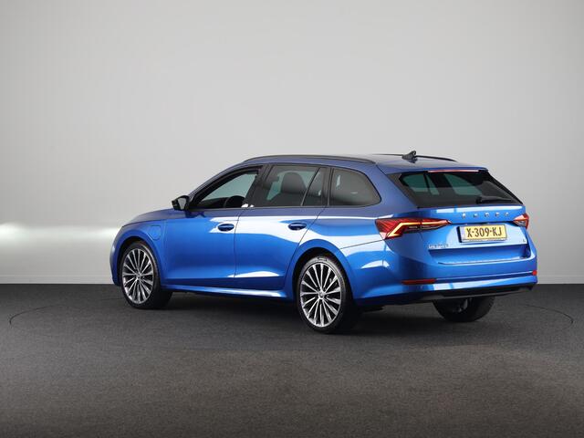 Skoda OCTAVIA Combi 1.4 TSI iV PHEV Sportline Business 204pk | Navigatie via App| Parkeercamera | Elektrisch veerselbare stoelen met geheugen | Parkeersensoren voor en achter |