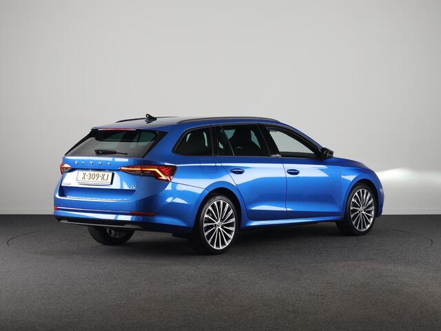 Skoda OCTAVIA Combi 1.4 TSI iV PHEV Sportline Business 204pk | Navigatie via App| Parkeercamera | Elektrisch veerselbare stoelen met geheugen | Parkeersensoren voor en achter |