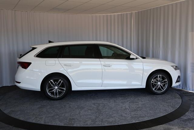 Skoda OCTAVIA Combi 1.0 e-TSI Business Edition Plus, Led, Keyless, Camera Carplay