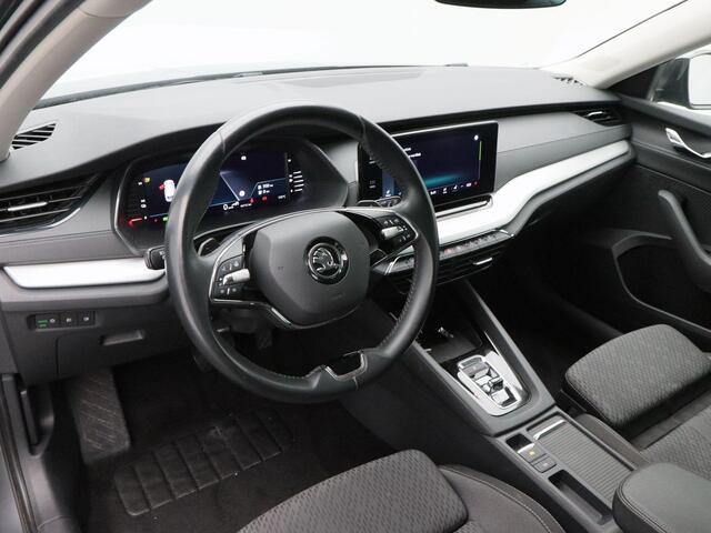 Skoda OCTAVIA Combi 1.4 TSi iV PHEV 218 Pk Sportline Business | Camera | Stoel/Stuur verwarming | Climatronic | Cruise Control | Navigatie | CarPlay | 18 Inch | 94.711 Km !!