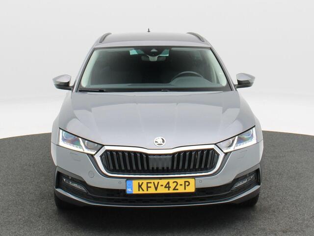 Skoda OCTAVIA Combi 1.4 TSi iV PHEV 218 Pk Sportline Business | Camera | Stoel/Stuur verwarming | Climatronic | Cruise Control | Navigatie | CarPlay | 18 Inch | 94.711 Km !!