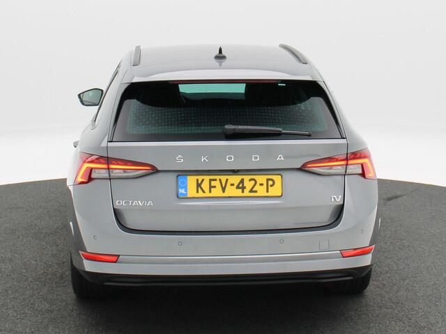 Skoda OCTAVIA Combi 1.4 TSi iV PHEV 218 Pk Sportline Business | Camera | Stoel/Stuur verwarming | Climatronic | Cruise Control | Navigatie | CarPlay | 18 Inch | 94.711 Km !!