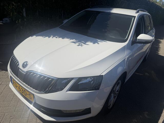 Skoda OCTAVIA Combi 1.6 TDI Greentech Ambition Business DSG/CLIMA/NAVI B