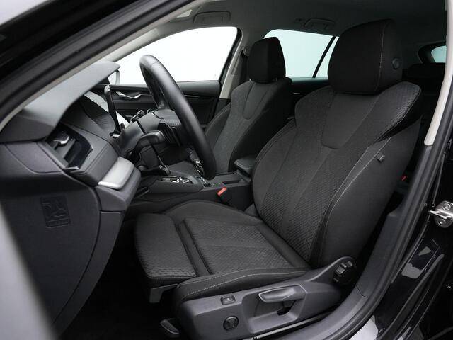 Skoda OCTAVIA Combi 1.4 TSI iV 204 pk PHEV Ambition | Achteruitrijcamera | Adaptive Cruise | Stuur-/achterbankverwarming | Navigatie | Keyless Entry