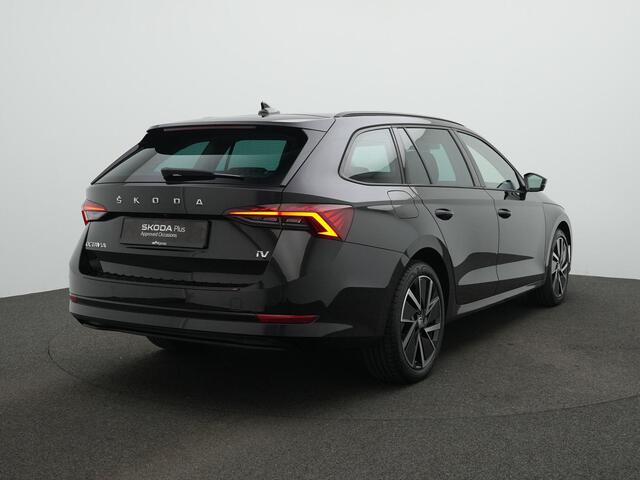 Skoda OCTAVIA Combi 1.4 TSI iV 204 pk PHEV Ambition | Achteruitrijcamera | Adaptive Cruise | Stuur-/achterbankverwarming | Navigatie | Keyless Entry