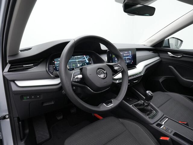 Skoda OCTAVIA Combi 1.0 TSI 110 pk Business Edition | Panoramadak | Adaptive Cruise | Elektrische achterklep | Navigatie | Parkeersensoren voor/achter