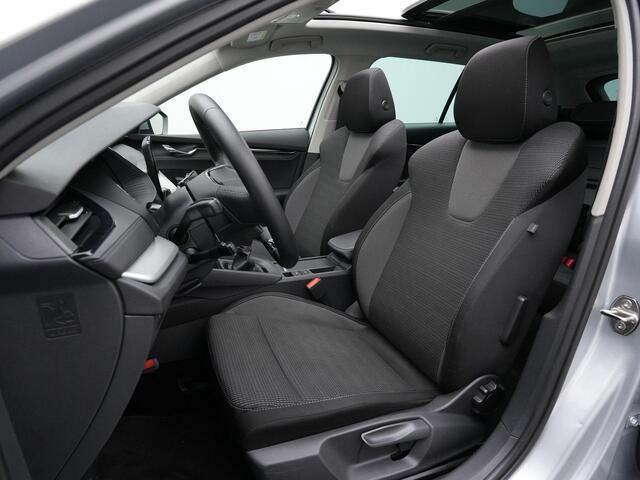 Skoda OCTAVIA Combi 1.0 TSI 110 pk Business Edition | Panoramadak | Adaptive Cruise | Elektrische achterklep | Navigatie | Parkeersensoren voor/achter