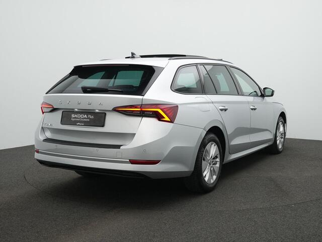 Skoda OCTAVIA Combi 1.0 TSI 110 pk Business Edition | Panoramadak | Adaptive Cruise | Elektrische achterklep | Navigatie | Parkeersensoren voor/achter