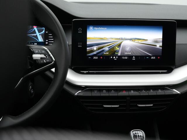 Skoda OCTAVIA Combi 1.0 TSI 110 pk Business Edition | Panoramadak | Adaptive Cruise | Elektrische achterklep | Navigatie | Parkeersensoren voor/achter