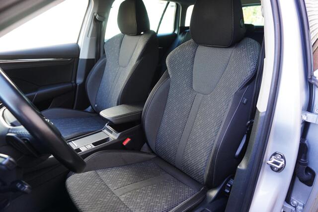Skoda OCTAVIA Combi 1.0 e-TSI Business Edition Plus/Trekhaak/Camera/ Travel Pakket.