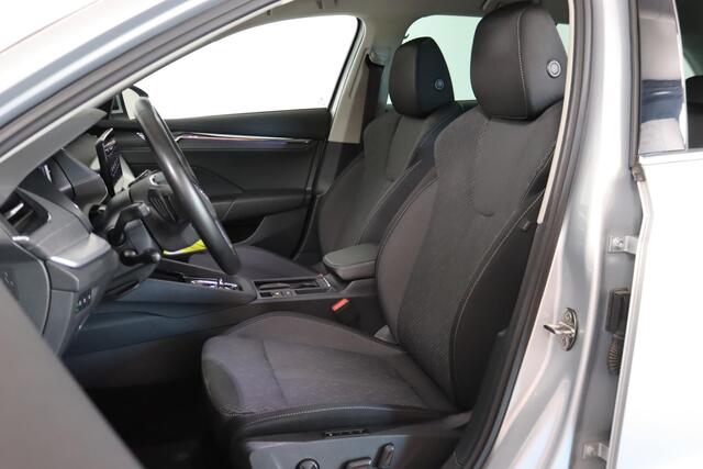Skoda OCTAVIA Combi 1.4 TSI iV PHEV Business Edition Trekhaak, ACC, Camera, Stoelverwarming