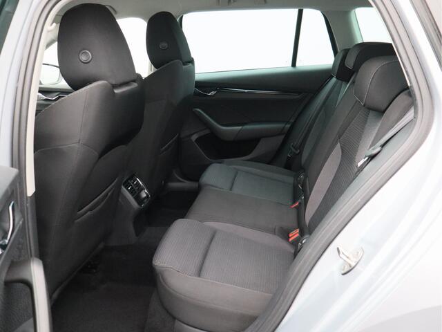 Skoda OCTAVIA Combi 1.0 e-TSI Business Edition/ automaat/ trekhaak!