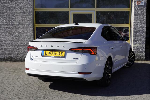 Skoda OCTAVIA 1.0 e-TSI Automaat! 5drs Sport Business BJ2021 Lmv 18" | Led V+A | Dynamische knipperlichten | Pdc | Elek. trekhaak | App-Connect | Navi | Dashboard verlichting | Climate control | Cruise control | Sportstoelen | Verwarmd stuur | Zwarte hemel