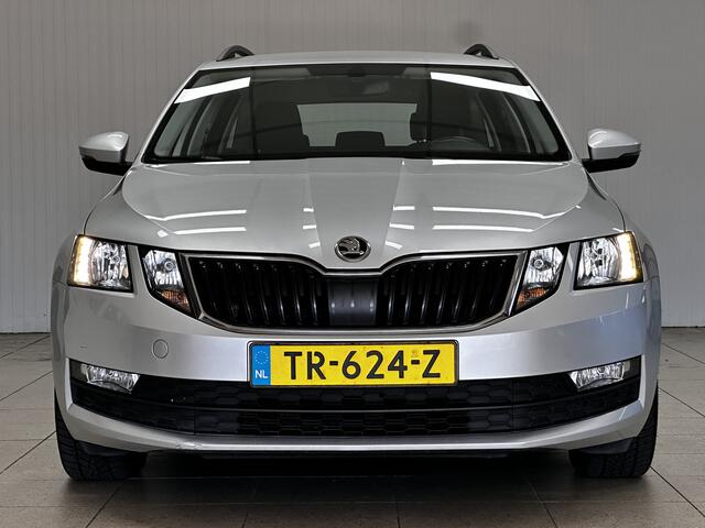 Skoda OCTAVIA Combi 1.0 TSI Greentech Ambition/ Automaat!/ Adaptive Cruise/ Navi/ Apple + Android/ Airco/ Elek. pakket/ Isofix/ Bluetooth/ Armsteun/ Multi. LEDER. Stuur/ Mistl./ Dakrails.