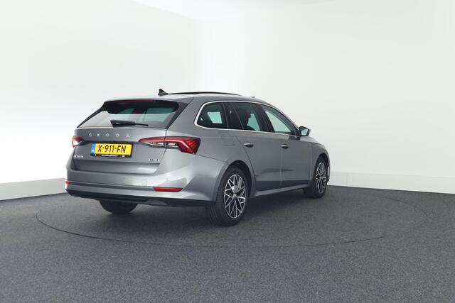 Skoda OCTAVIA Combi 1.5 e-TSI 150pk DSG Sport Business Camera ACC Navigatie Panoramadak